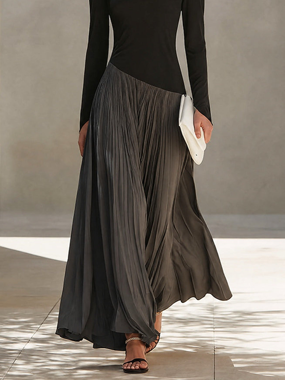Virginia | Abito Maxi Plissé con Collo Drappeggiato, Nero e Grigio