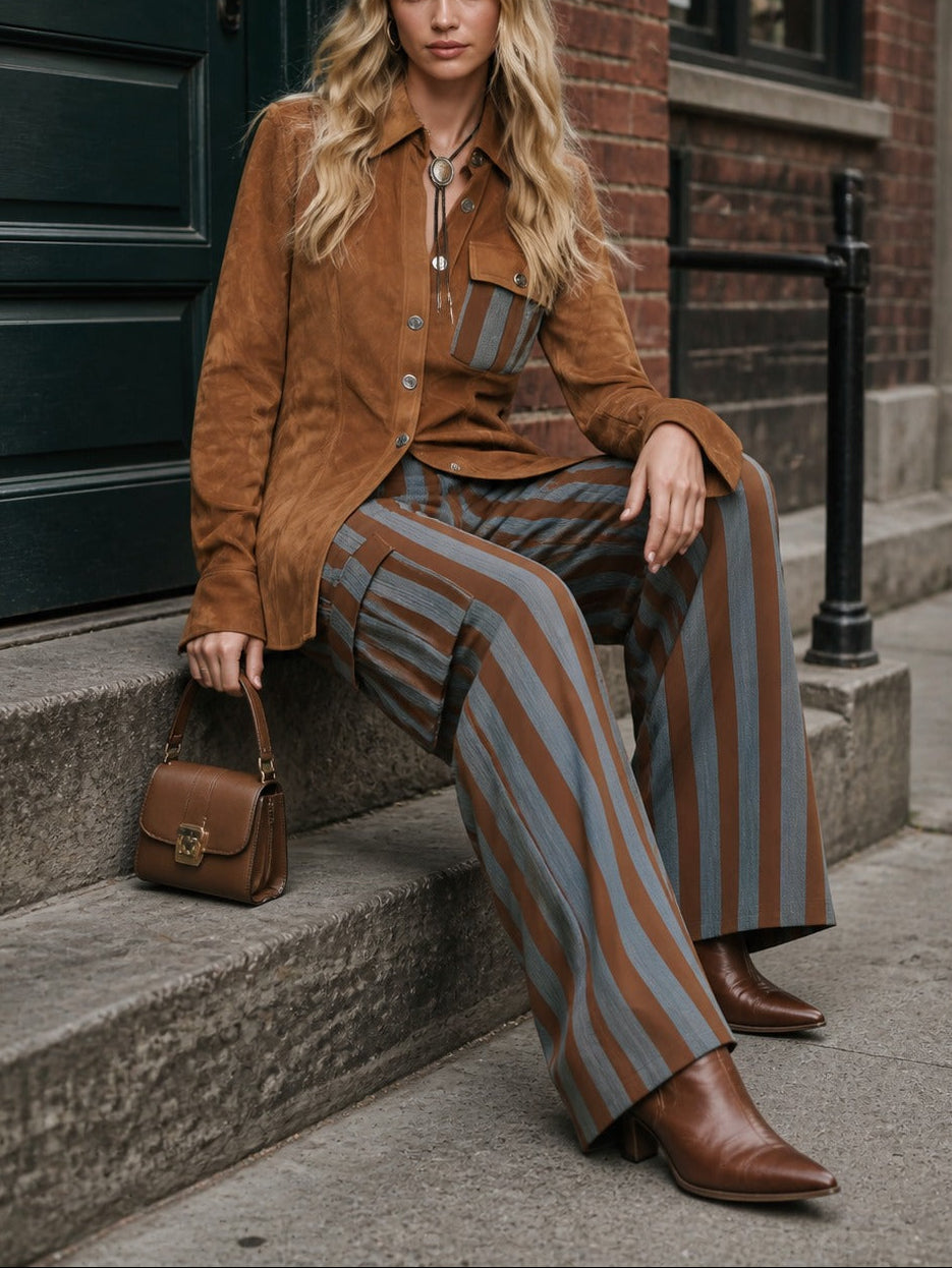 Nives | Completo Camicia Effetto Camoscio e Pantaloni a Righe, Tabacco e Azzurro