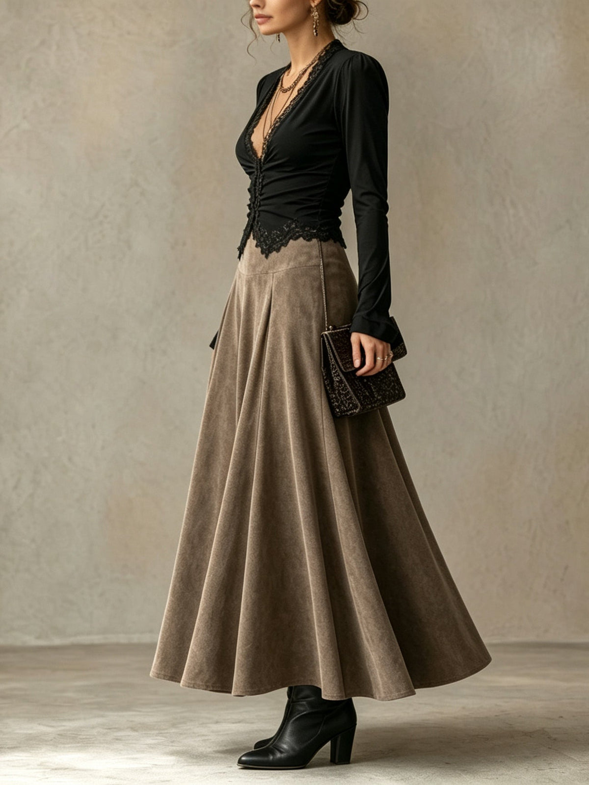 Albina | Completo Top in Pizzo e Gonna Maxi Effetto Scamosciato, Nero e Tortora
