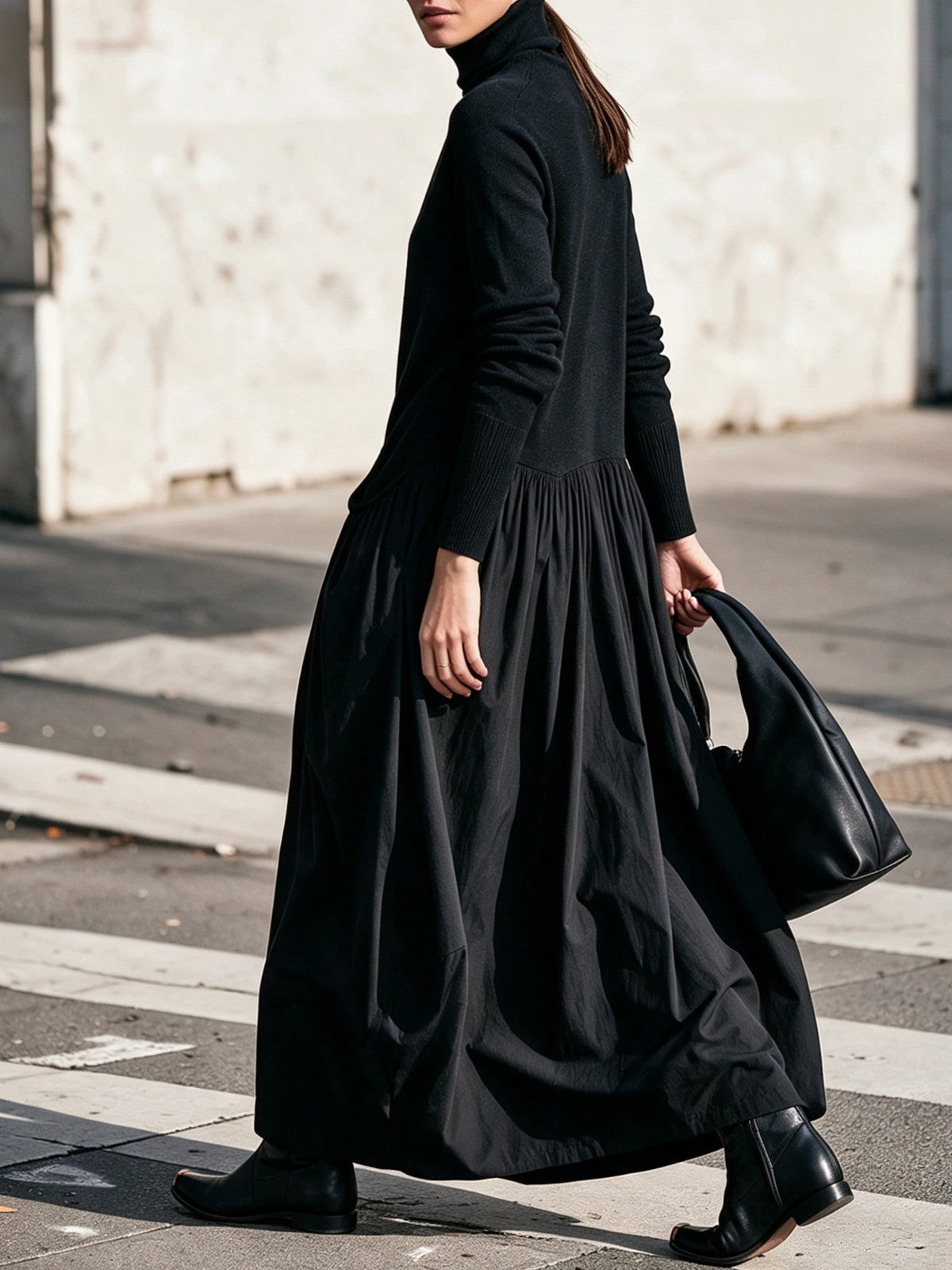 Melissa | Abito Maxi Oversized Nero con Collo Alto e Dettagli Tasche
