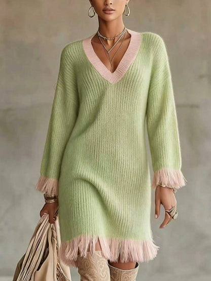 Smeralda | Abito in Maglia Verde con Frange Rosa a Contrasto
